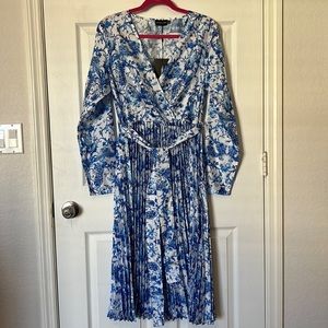 Blue and White Chinese Patterned Pleated Long Sleeve Dress with Tie Belt